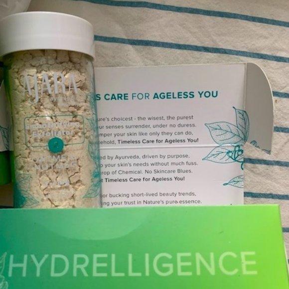 AJARA - AYURVEDIC BEAUTY- SMOOTHING EXFOLIATOR & HYDRATING TONER - Picture 2 of 3